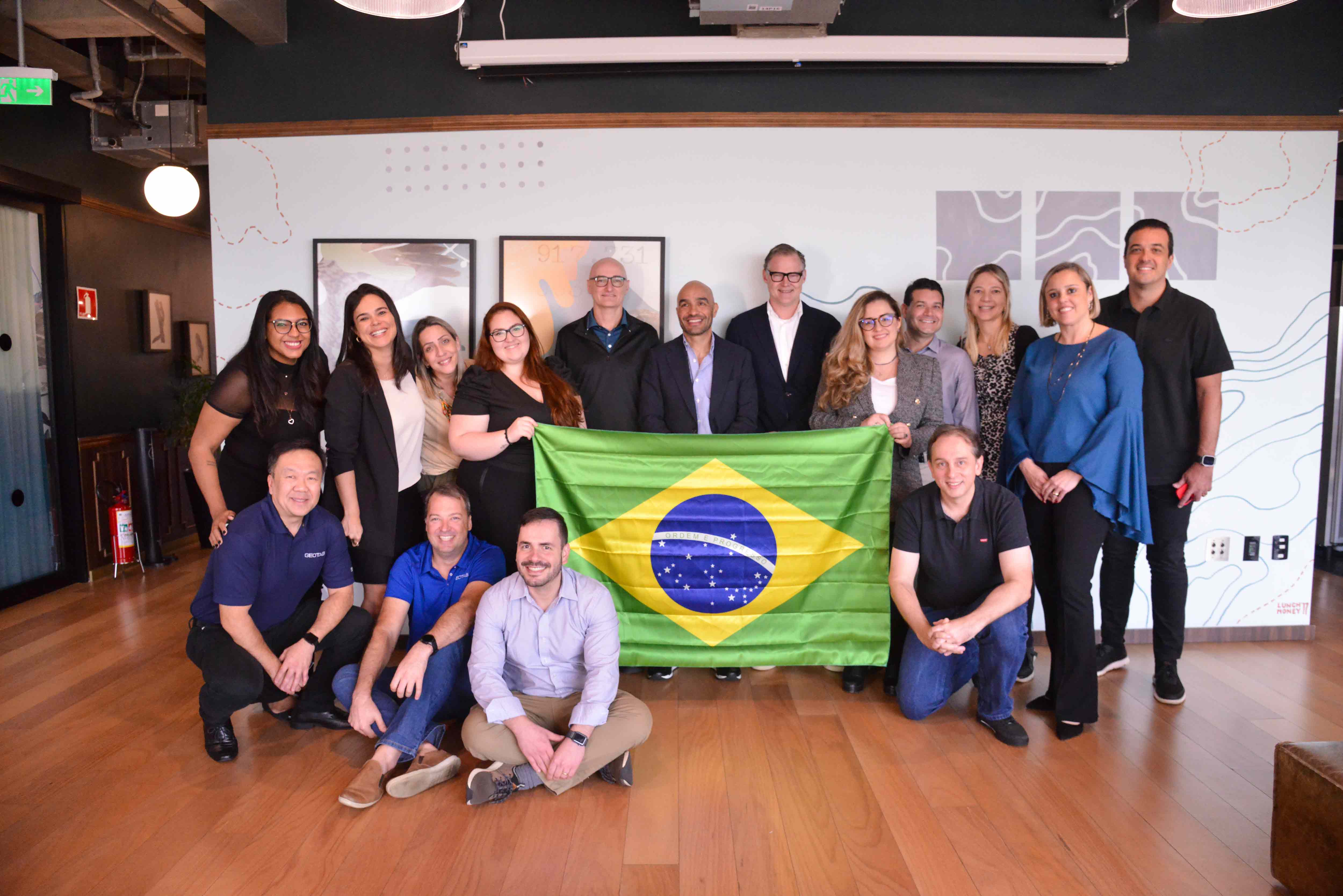 Time Brasil com Neil e Louis